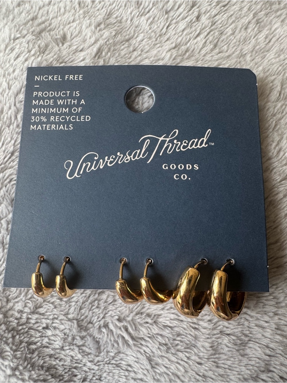 Lot of 5 Universal Thread Gold Toned Earrings 1 Trio Pack and 2 Singles - Picture 6 of 7